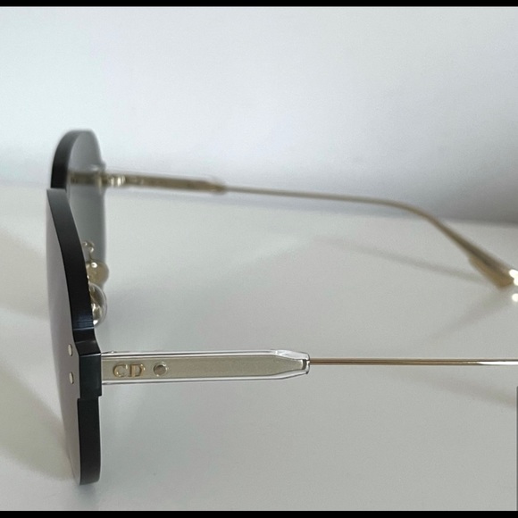 🔥DIOR mirrored sunglasses🔥 - Picture 11 of 11
